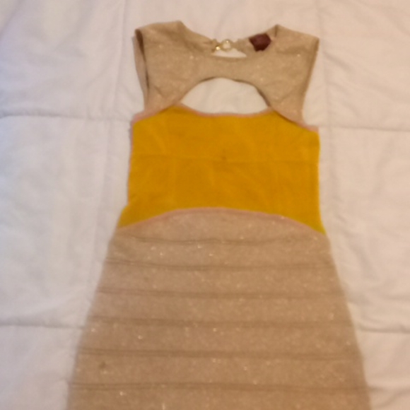 Clothes - Picture 2 of 3